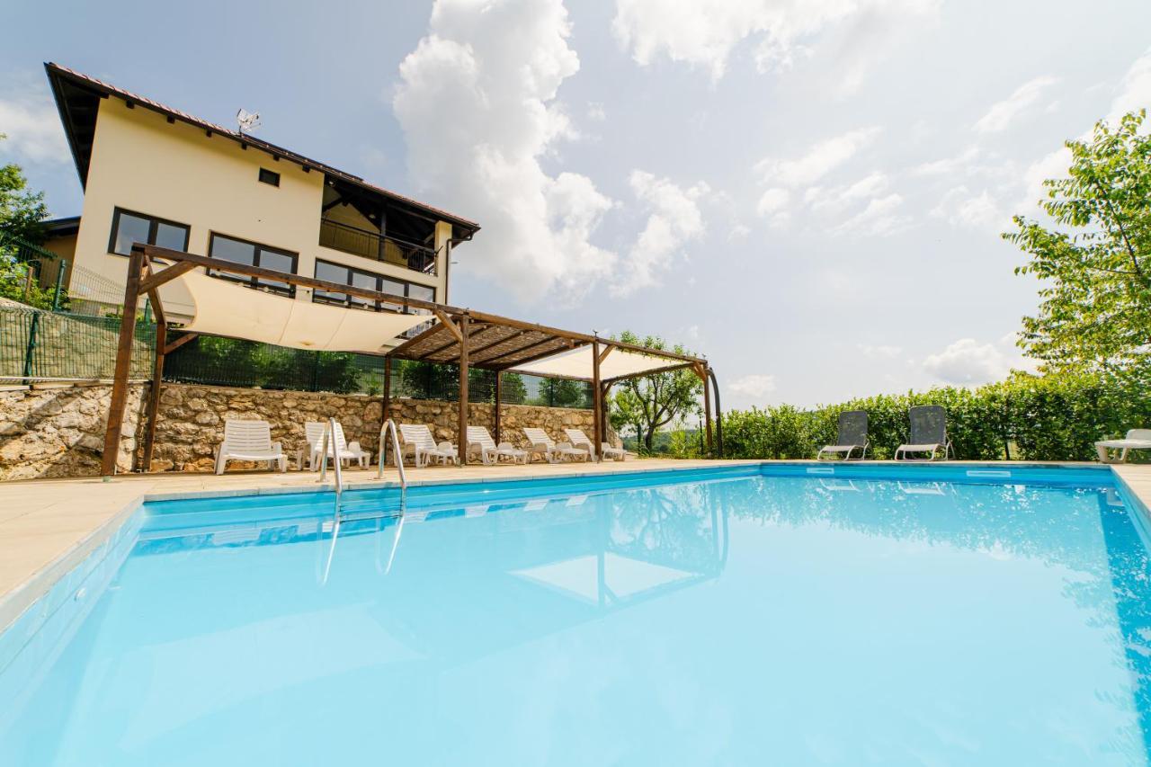 Jankovi Dvori Otel Rakovica Dış mekan fotoğraf