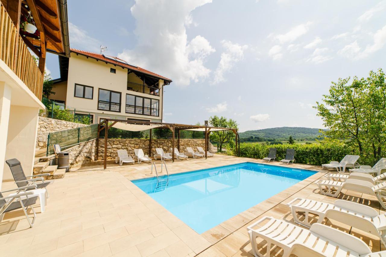 Jankovi Dvori Otel Rakovica Dış mekan fotoğraf