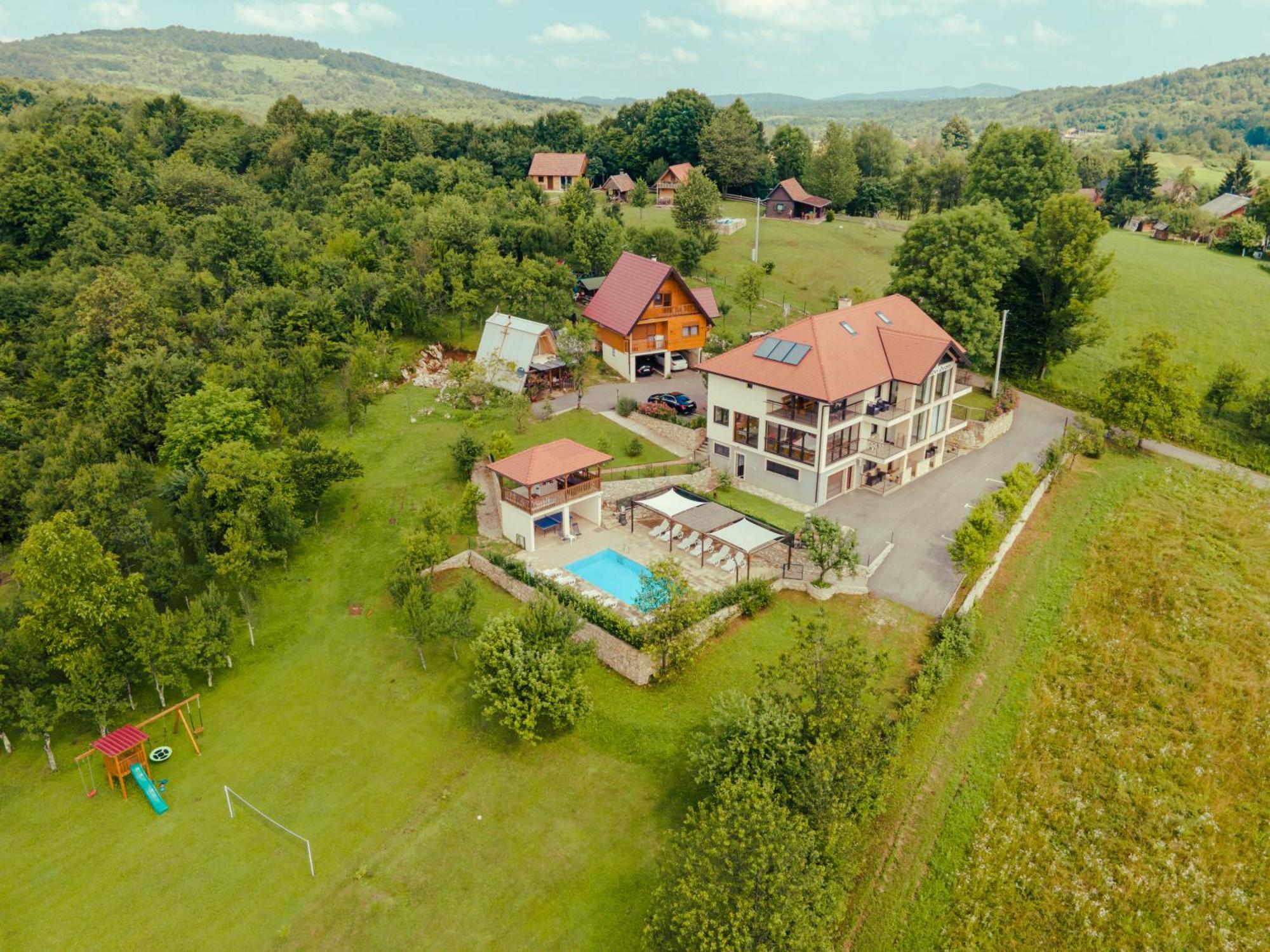 Jankovi Dvori Otel Rakovica Dış mekan fotoğraf